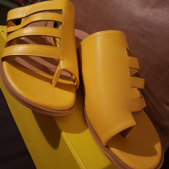 Women sandals Size 9 - Picture 2 of 2